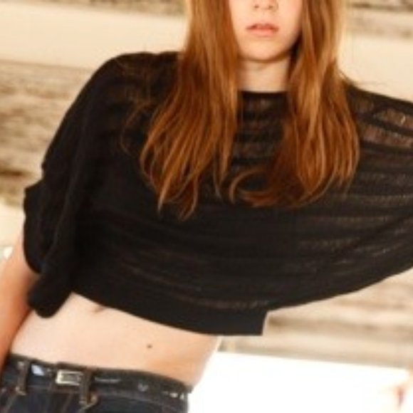 Black Lace Open Weave Crop Top - Picture 2 of 11